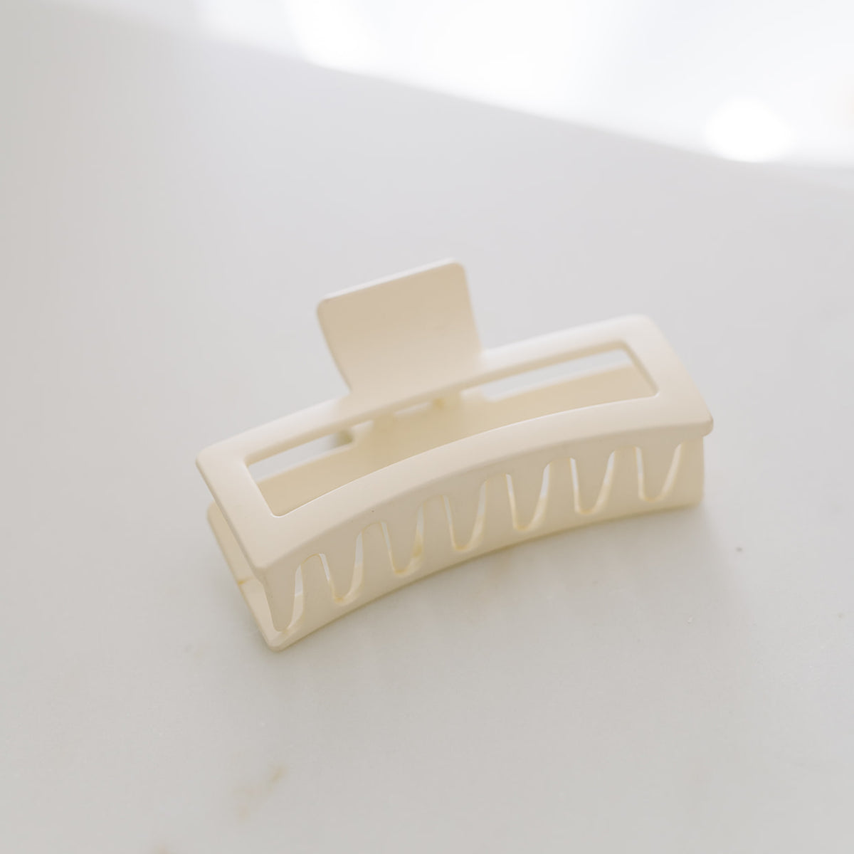Ivory XL Cozy claw clip on white marble