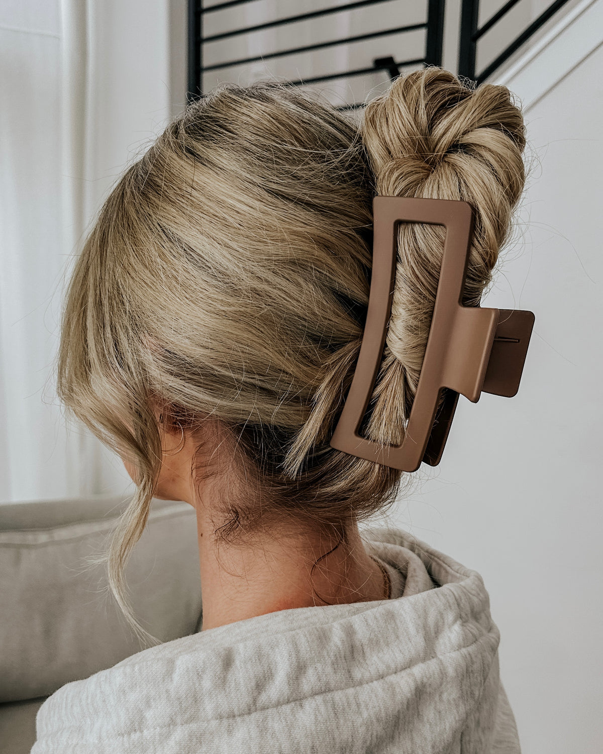 Brown XL Cozy claw clip holding a blonde updo